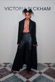 Willow Smith Victoria Beckham bemutatójára érkezett egy száll blézerben