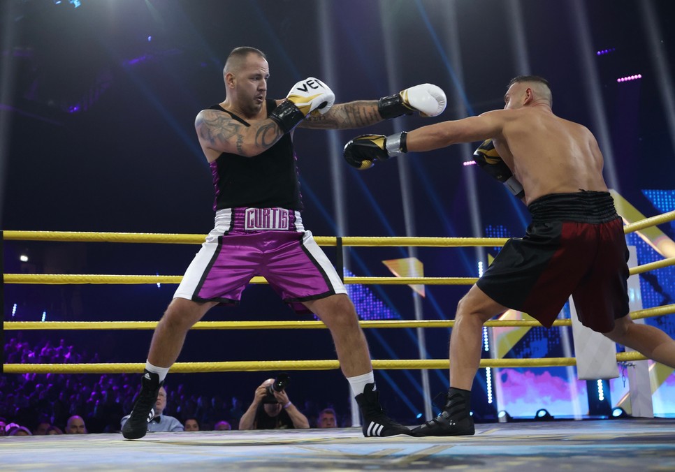 Curtis magabiztosan indított a Sztárbox legutóbbi adásában, a győzelem viszont Szegedi Fecsóé lett