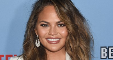 Chrissy Teigen véletlenül az igazi e-mail címét tette közzé, elkezdték hívogatni rajongói