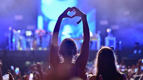 Introvertáltan a Szigeten: hasznos ötletek, hogy megúszd a tömeget és önfeledten lazíthass a fesztiválon