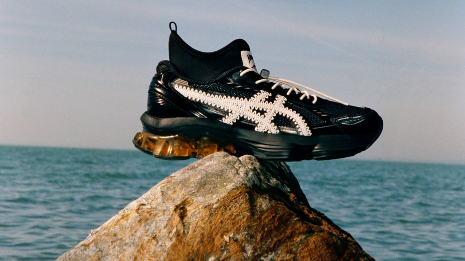 Nanushka X Asics cipő a Balaton partján