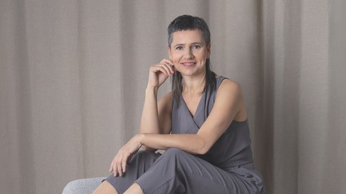 A kortárs táncelőadásoknál nagyjából megszoktuk a színpadi meztelenséget, de ebben a sorozatban a néző is felvállalja a maga meztelenségét