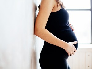 A nők hány százaléka gondol vissza traumaként a szülésre?