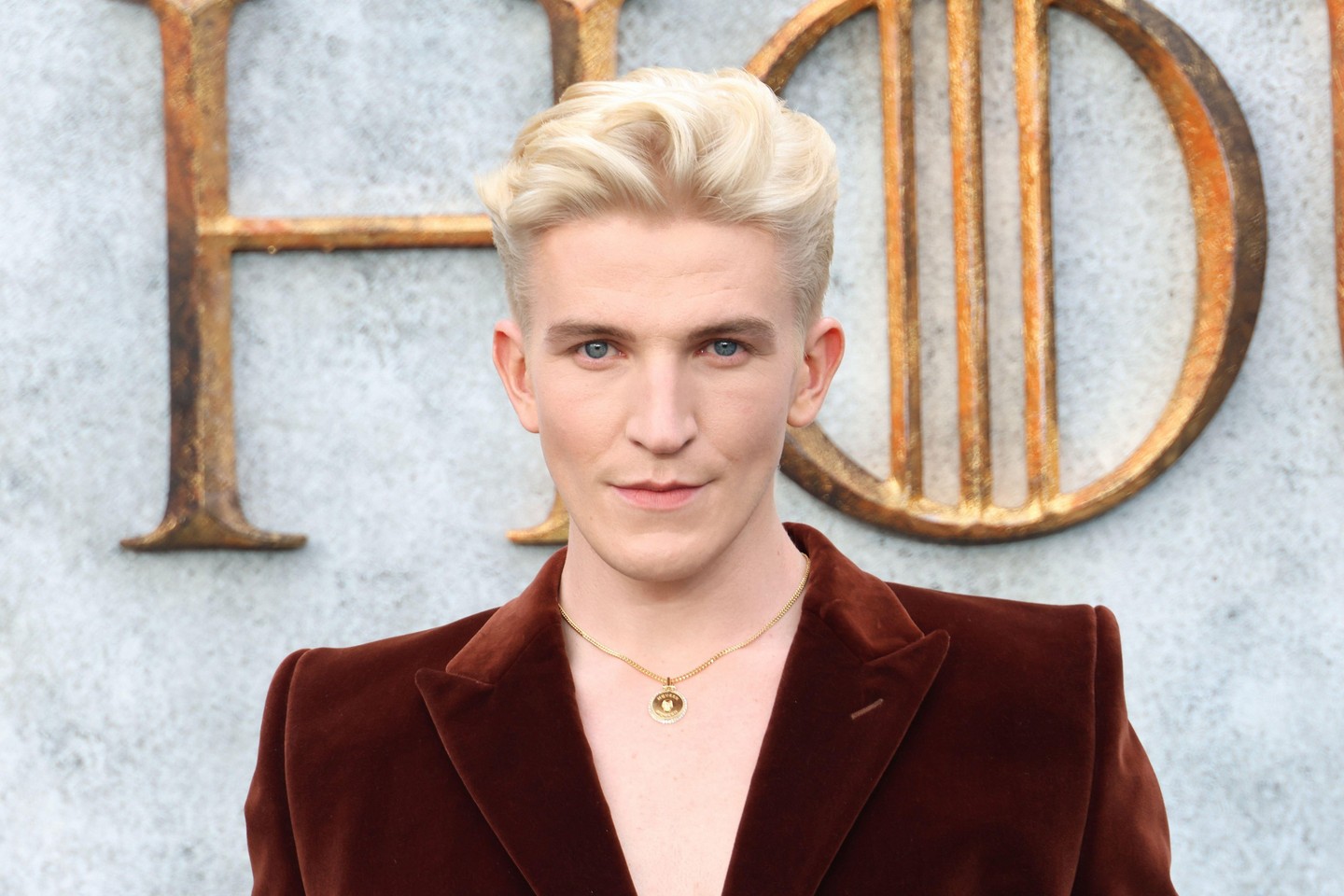 Ewan Mitchell! Úgy tűnik, nagy hatással volt rá karaktere hajszíne.