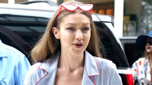 Olyan szexin a pizsamatrendet még nem hordta senki, mint most Gigi Hadid