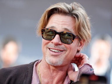 Brad Pitt autóversenyzőnek öltözött, és még semmi nem állt ennyire jól neki