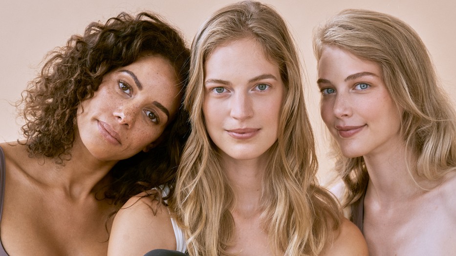 Axente Vanessa magyar topmodell cége az Essa fehérjeport kínál, amit most egy jógázás keretében is kipróbálhastz