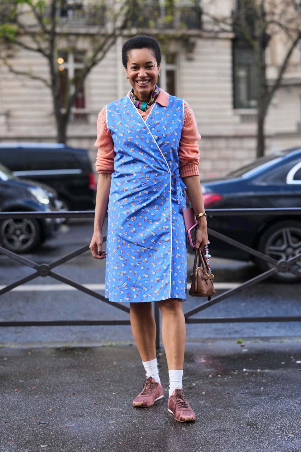 A 2026-os sportcipő trendek legcsillogóbb vonalát most a szatén képviseli