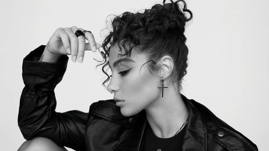 Tóth Andi | Dzseki TOMMY HILFIGER– Van Graaf