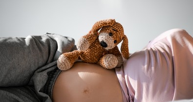 Amikor a kiskorú anyákra gondolunk, akkor valószínűleg az első, elemi érzés, ami hatalmába kerít legtöbbünket, hogy ennek nem szabadna megtörténnie