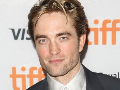 Robert Pattinson ennyi év után is megdobogtatja a szívünket, főleg egy ilyen öltönyben