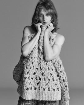 Laurel Adel a GANNI 2025 ősz-tél kollekciójának darabjaiban