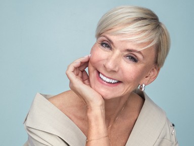 Jakupcsek Gabriella lehengerlő, exkluzív fotósorozattal üzen a nőknek: 60 felett is lehetsz gyönyörű!