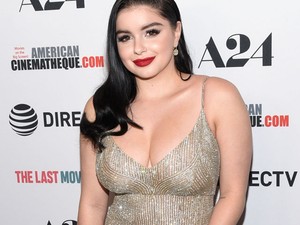 Jaj! Ariel Winter hatalmasat villantott ebben az extra miniruhában