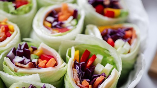 Egy egészséges, laktató uzsonna a gyerkőcöknek: zöldéseg saláta wrap