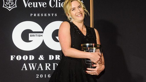 Ilyet még nem láttál! Kate Winslet miniruhában illegette a lábait!