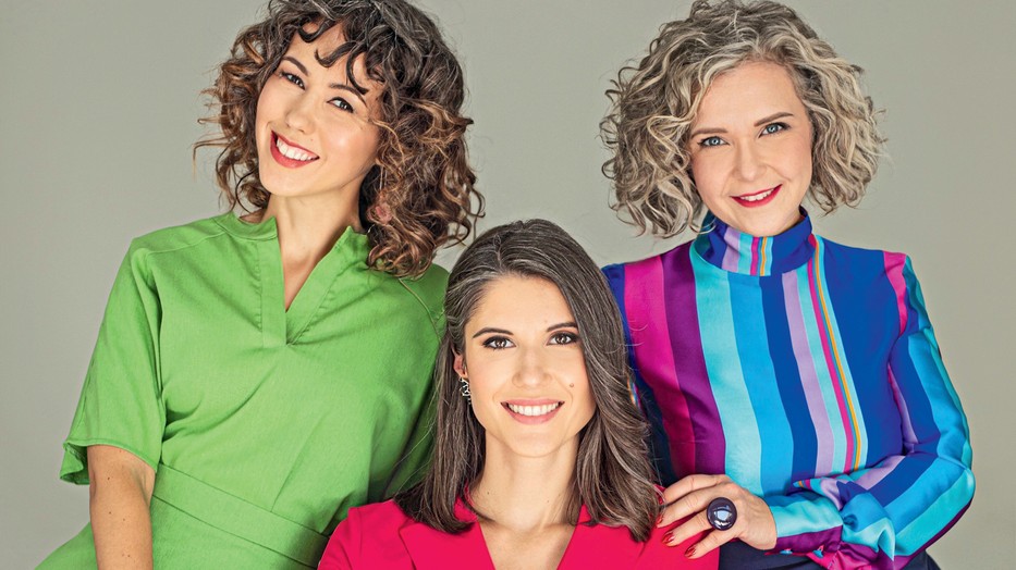 3 gyönyörű és bátor nő, akik felvállalják ősz hajukat és abbahagyták a hajfestést