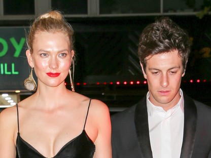 Karlie Kloss esküvői ruhája maga az álom!