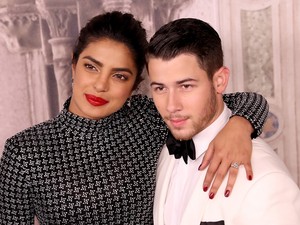 Így utánozta le Meghan Markle és Harry herceg eljegyzési fotóját Nick Jonas és Priyanka Chopra