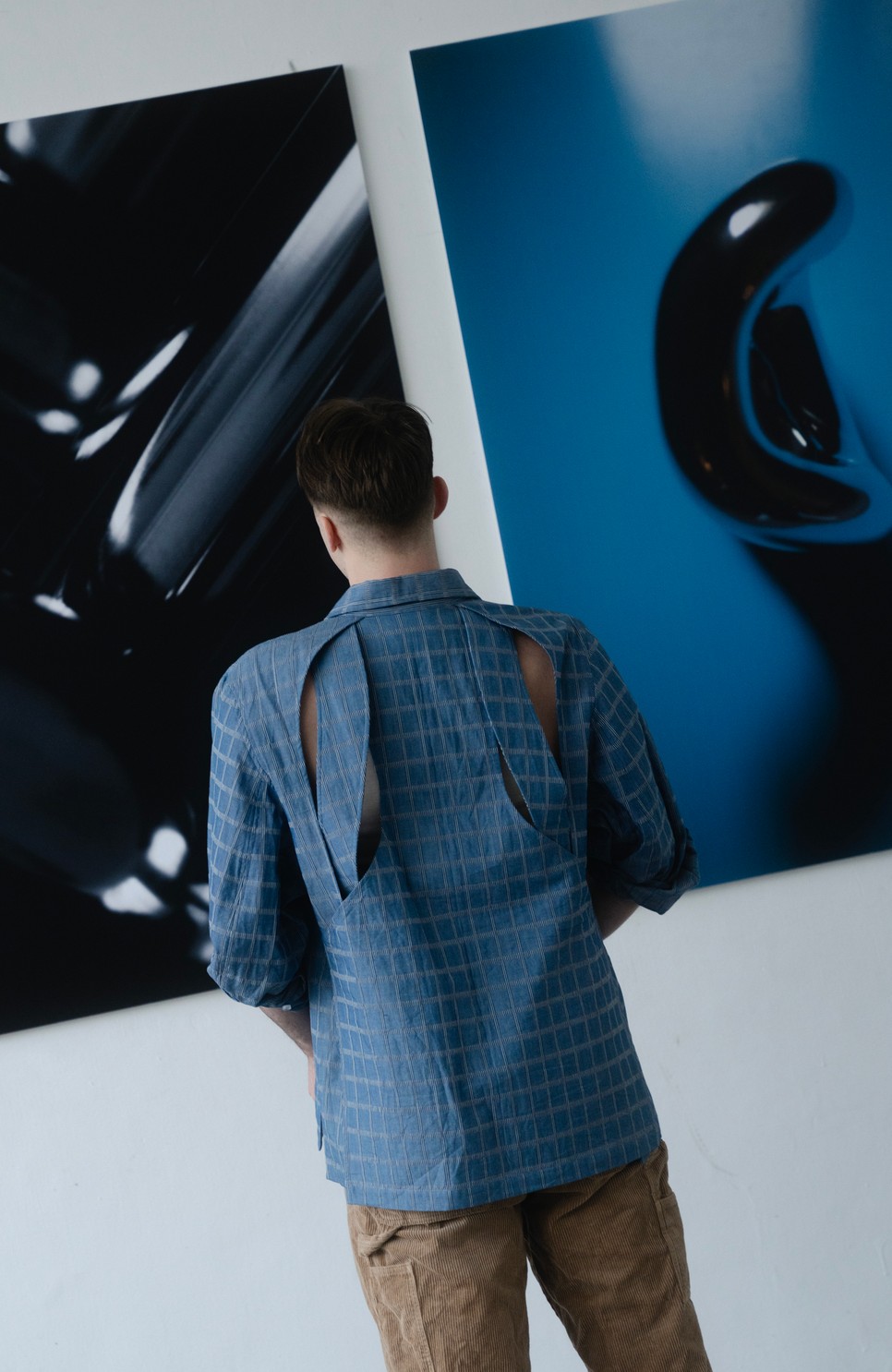 Nemes Márton festőművész képei előtt mutatták be a KATASZEGEDI 2025-26-os őszi-téli kollekciót