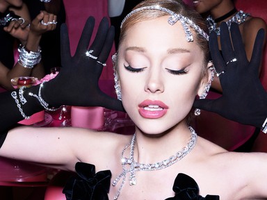 Ariana Grande és a Swarovski csillogással tölti meg a 2024-es ünnepi szezont