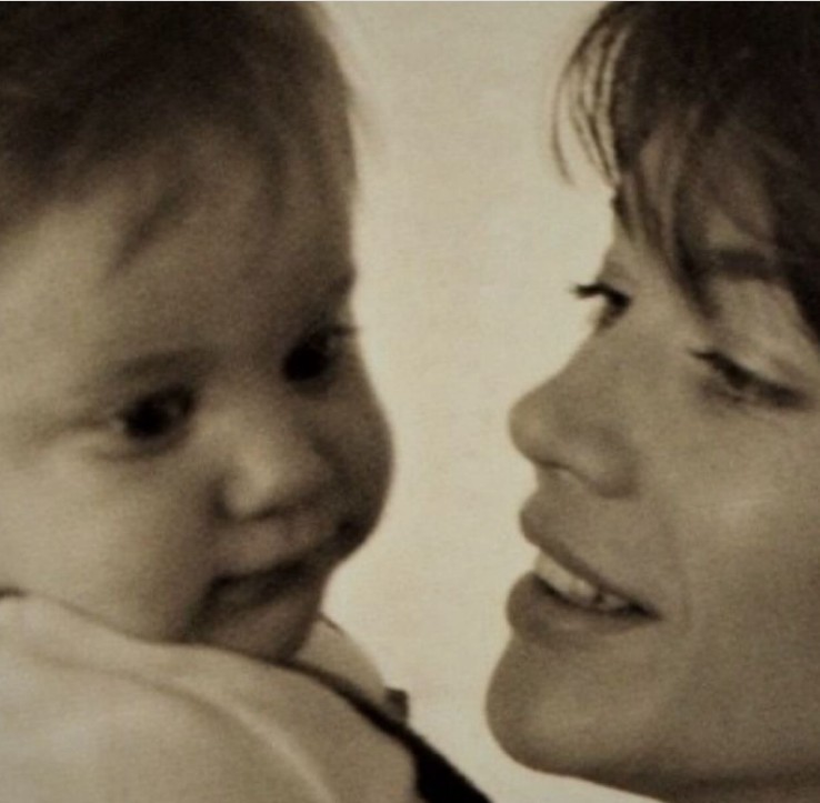 Thomas Dutronc közös fotóval búcsúzott édesanyjától