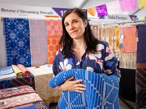 A textilművész, aki mintázatokban gondolkodik: Révész Eszter a Dreaming Threads megálmodója