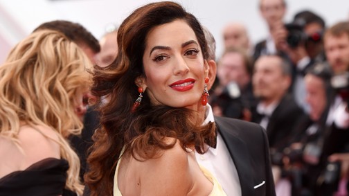 Úristen! Amal Clooney gyönyörű!