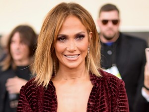 Jennifer Lopez kenterbe veri Rapunzelt ezzel a hajkoronával