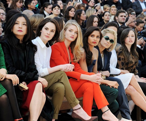 Hírességek az első sorban a Burberry 2013-14-es őszi-téli bemutatóján