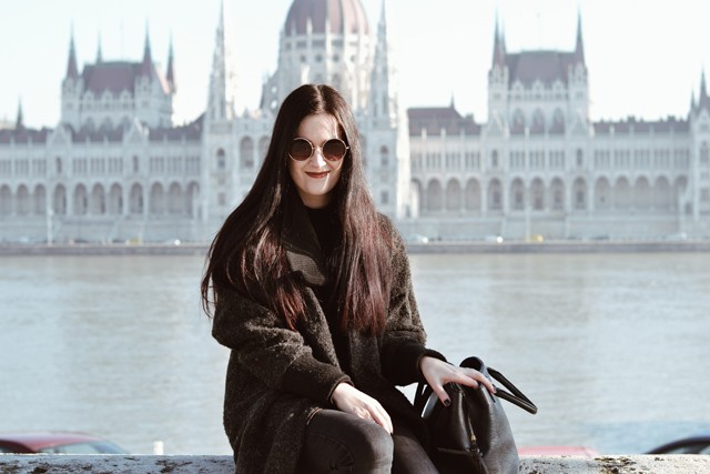 Szabó Norina ma is bizonyítja, hogy a fekete minden nap tökéletes választás