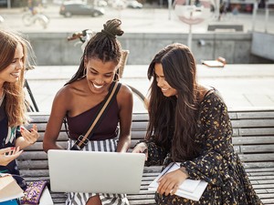 Felvettek az egyetemre? Akkor már most készülhetsz akár félévre külföldre az Erasmus programnak köszönhetően!