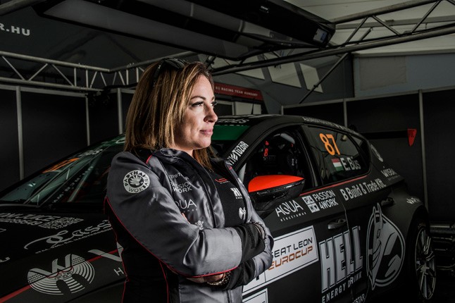 ´A versenypályán nem vagyok se férfi, se nő. Autóversenyző vagyok´