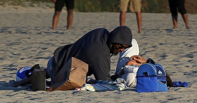 Katie Holmes és Jamie Foxx együtt heverésznek