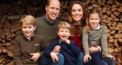 Valami döbbenetes látni, mennyit változtak az elmúlt 80 évben a brit királyi család karácsonyi képeslapjai