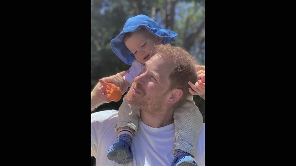 Harry kisfiával, Archie-val