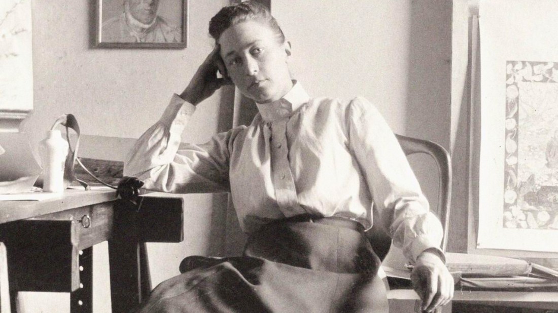 Hilma af Klint, svéd festőnő, az absztrakt művészet egyik úttörője volt. Munkáiban a spirituális és transzcendentális jelenségeket ábrázolta.