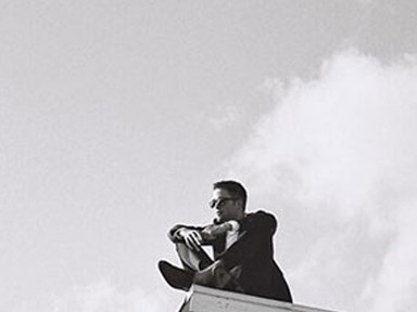 Robert Pattinson kiült a tetőre