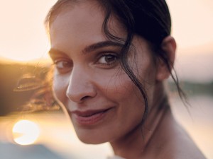 „A legfontosabb az lenne, hogy egyenlően hozzáférhessünk a javakhoz és a tudáshoz" - Danis Lídia színésznő a GLAMOUR októberi címlapján