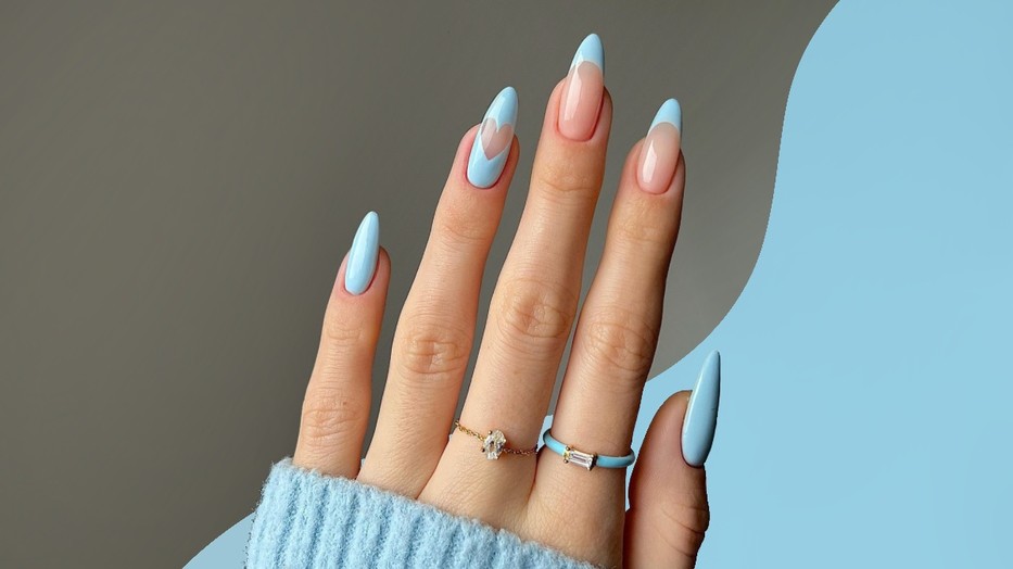 A világoskék a 2023-as tavaszi szezon egyik legkedveltebb színe, amely a körmeiden és sminkedben is megmutatkozhat