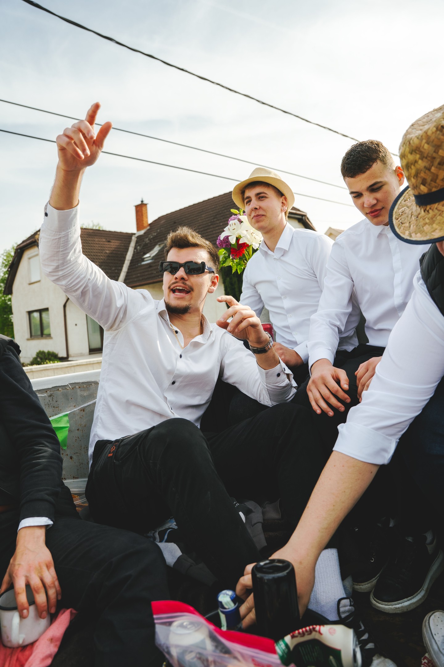 A húsvéti locsolkodást eddig ciki volt szeretni, a fiatal magyar fotós képeinek hála új értelmet kap a hagyomány