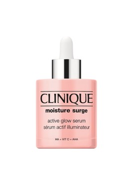 A Moisture Surge kollekció legelső széruma erőteljes hatóanyagokat tartalmaz, amelyek hámlasztanak, hidratálnak, így a bőr azonnal ragyogó lesz. Klinikailag bizonyított, bőrgyógyászok által tesztelt és biztonságos az érzékeny bőr számára. 100%-ban illatanyag-mentes, valamennyi bőrtónuson vizsgált, és nem-komedogén. Könnyű, tejszerű textúrája gyorsan beszívódik a bőrbe, és jól alkalmazható hidratáló krémmel vagy smink alatt, segítve a bőr sejtcseréjét és ragyogását. - Moisture Surge Active Glow szérum CLINIQUE 20 500 Ft/30 ml 