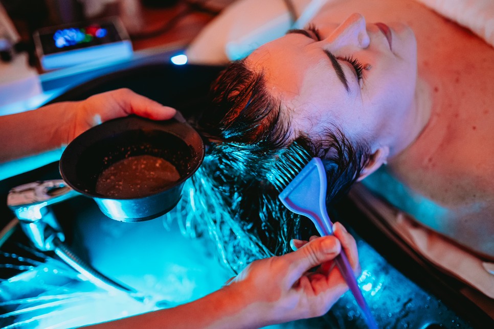 A kezeléshez hozzátartozik a mélytisztító pakolás használata