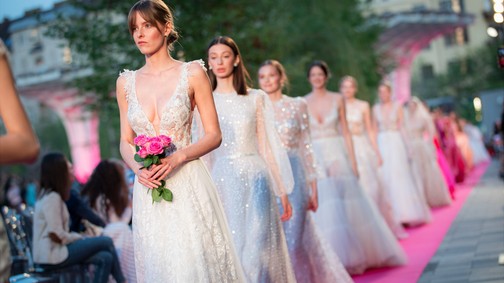 Álmaid esküvői ruhája sétálgatott a Széllkapu parkban a Daalarna show-n