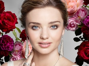 Miranda Kerr a Swarovski új kampányának arca