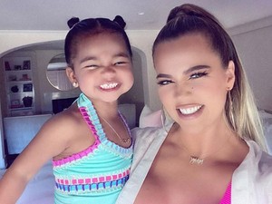 Szuper tipp anyukáknak: Khloé Kardashian így fut együtt kislányával