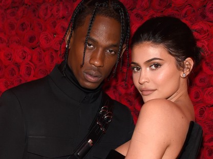 Kylie Jenner meztelenül pózol a Playboy-nak, de itt valami nagyon furcsa....