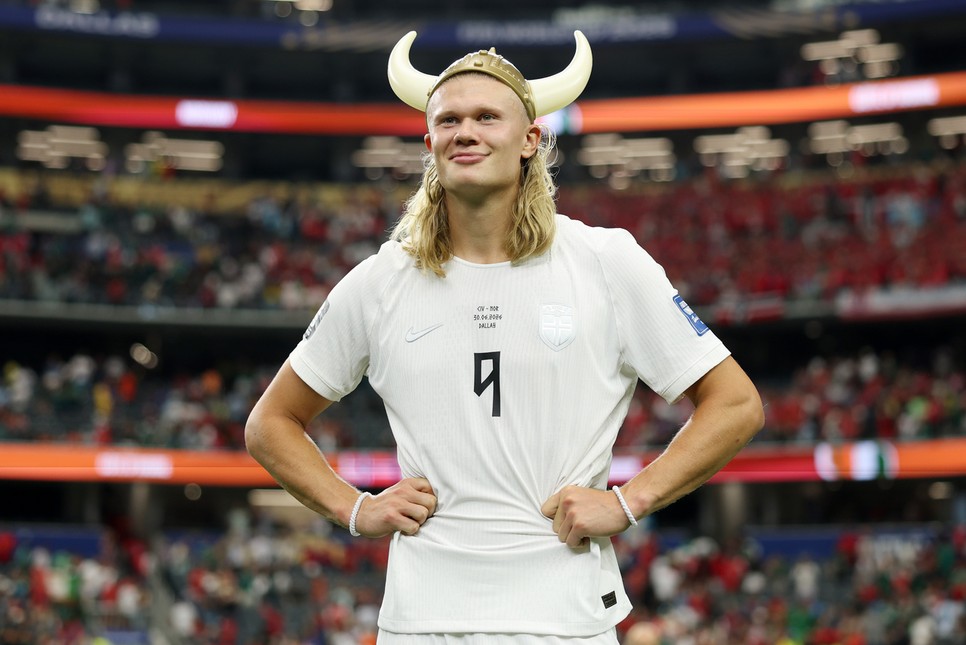 Erling Haaland abszolút címlapra illő mosollyal ünnepelte Norvégia 2-1-es diadalát Elefántcsontpart ellen a 2026-os világbajnokságon.