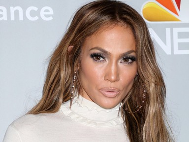 Jennifer Lopez horgolt trikinijénél nincs szexibb