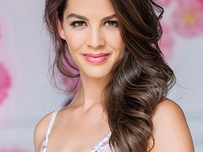 Ördög Nóra a Triumph kampányában tündököl 